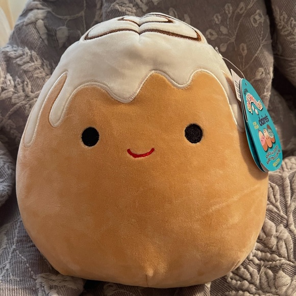 Squishmallows Chanel the Cinnamon Roll Valentine 12